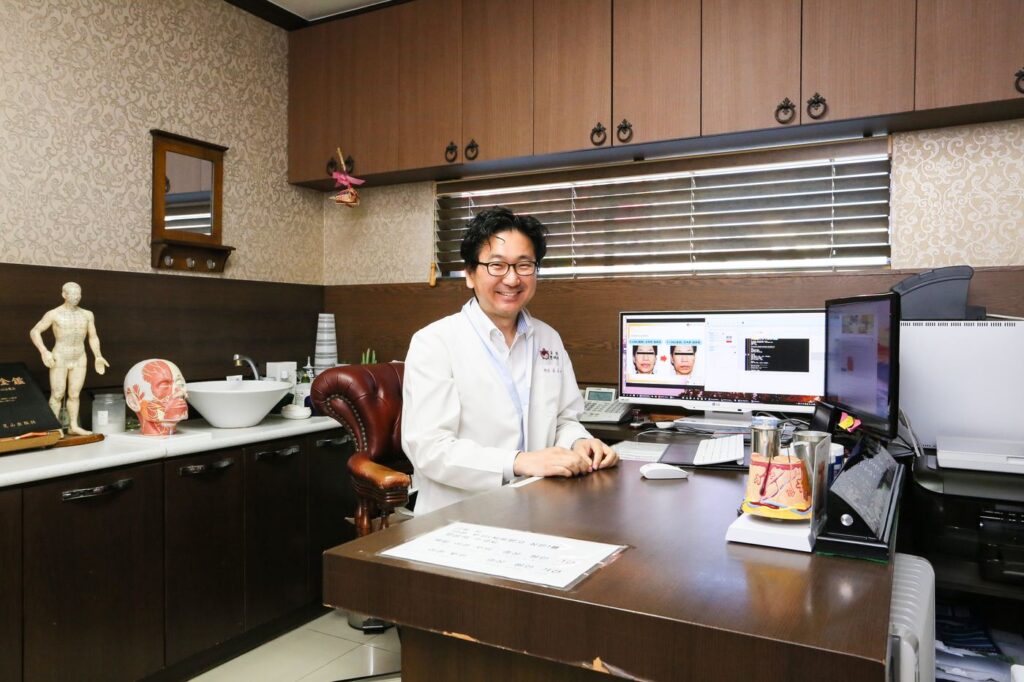 매선리프팅 상담하는 구산한의원 금수연 원장